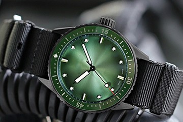 深圳劳力士把头弯了